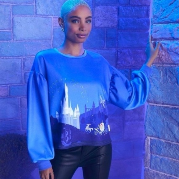 Her Universe Tops - Her universe‎ Walt Disney world Cinderella castle blue sweatshirt long sleeve sm